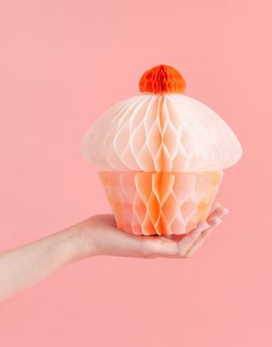 Honeycomb Cupcake 20 cm