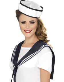 Sailorhatt og Skulderkappe