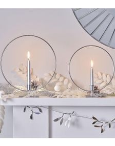 2 stk Sølvfargede Runde Lysestaker 24,5 cm / 27,5 cm