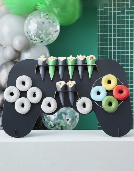 Spillkontroller-formet Smultring/Snacksstativ 43x70 cm - Game On