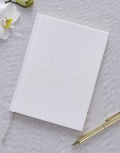 Hvit Bryllupsplanlegger med "Wedding Planner" i Preget Tekst - 49 Sider 22x15 cm - Mordern Luxe