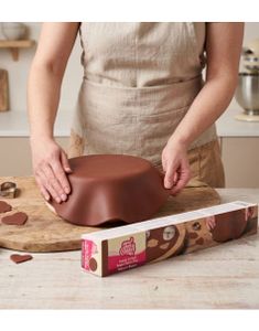 FunCakes Fondantlokk - Maroon Brown / Rødbrun 430 gram