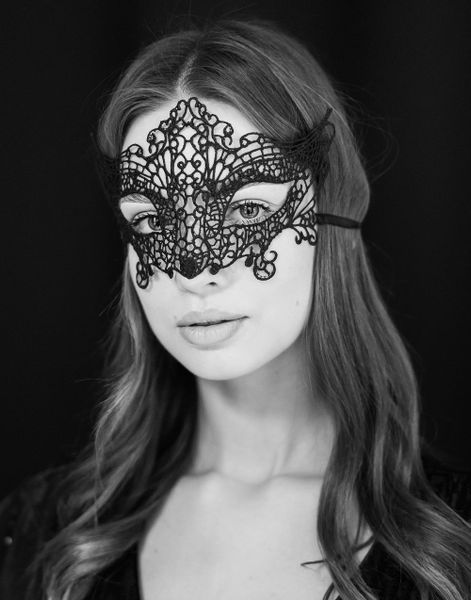 Dark Elegance – Delikat Svart Maskerade Maske 20 x 11 cm
