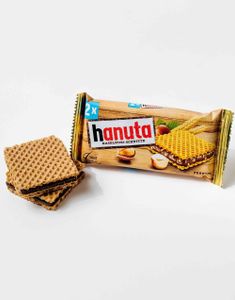 Ferrero Hanuta Wafer - Sprø Vaffelkjeks med Hasselnøtt og Kakaofyll 44 gram