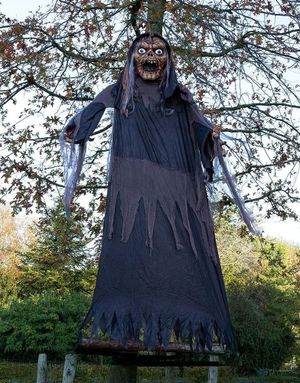 Gigantisk Hengende Zombie Heks - Dekorasjon 350 cm