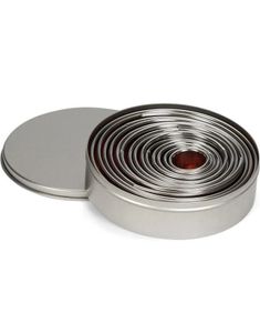 14 stk Runde Kake- og Kjeksutstikkere i Metallbeholder - 2,5 til 11,5 Diameter - Patisse